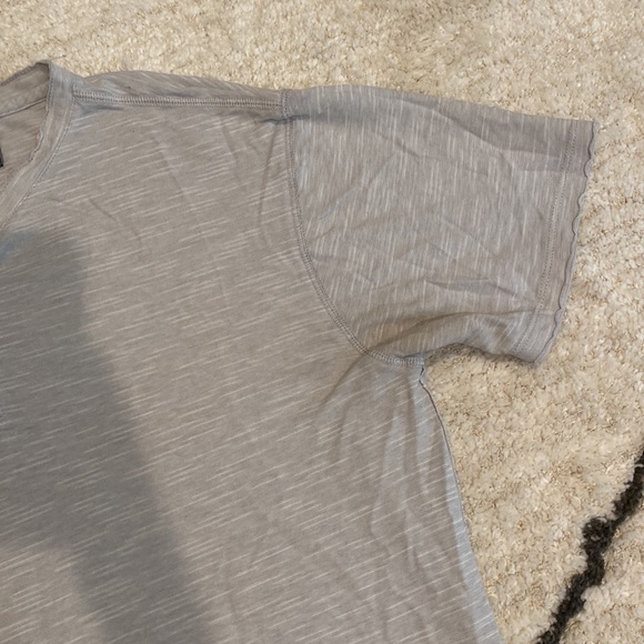 RetroFit Men’s V-Neck Tee (M) - Picture 2 of 4